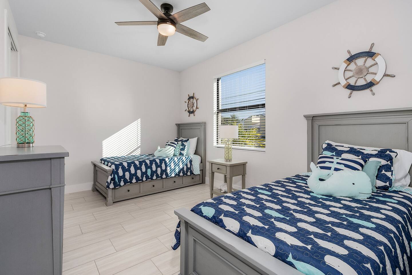 2nd Guest bedroom with 2 twin beds that pull out for two more to sleep 