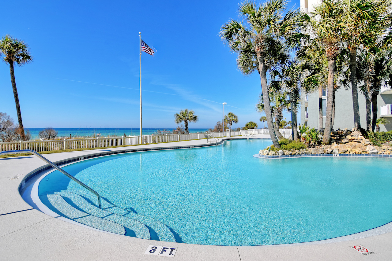Lagoon Pool between Tower 2 and Tower 3