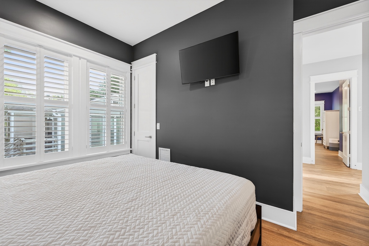 King Room  | Southern Grace | 6 23rd Ave.