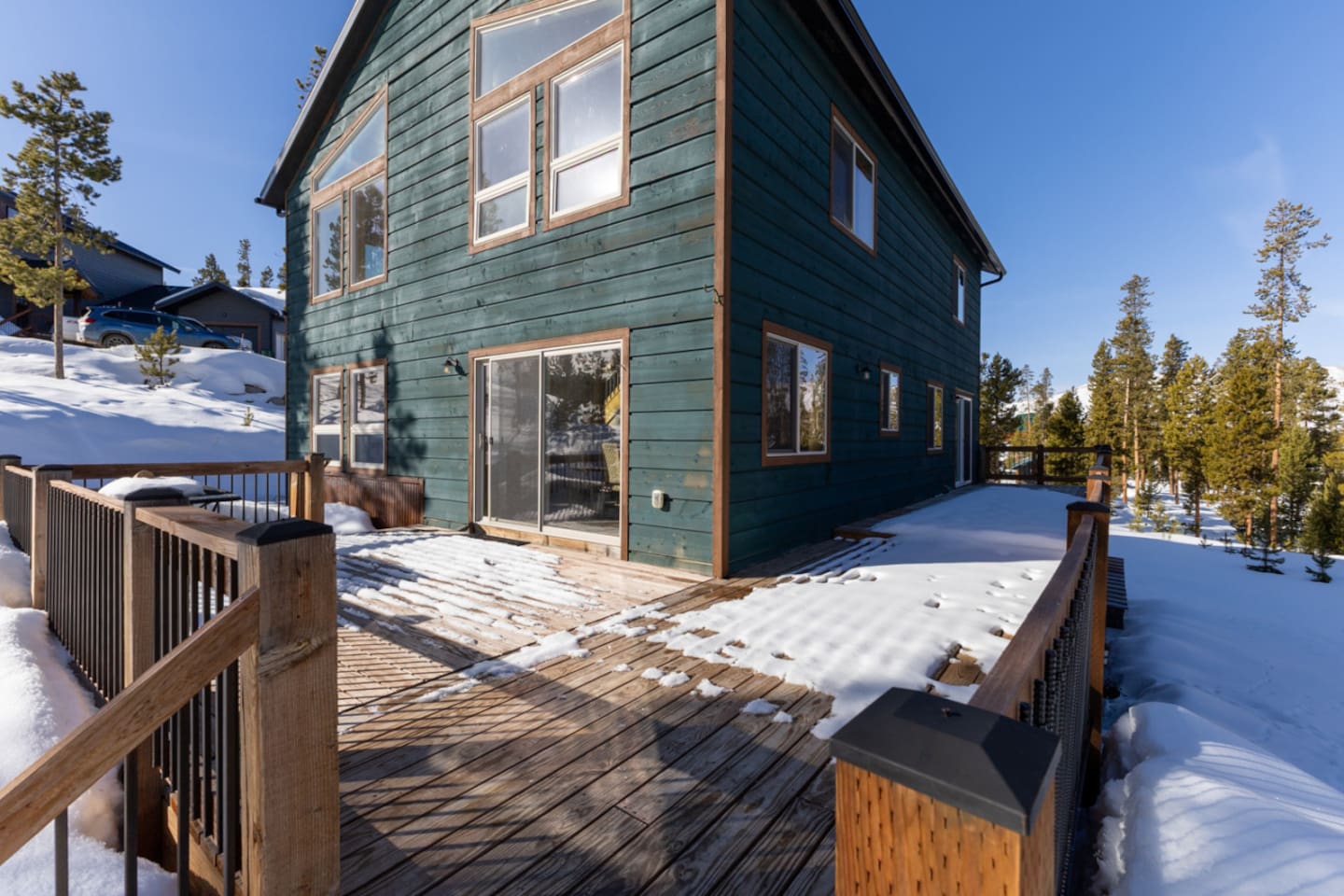 Exterior View of Lakeridge Lodge
