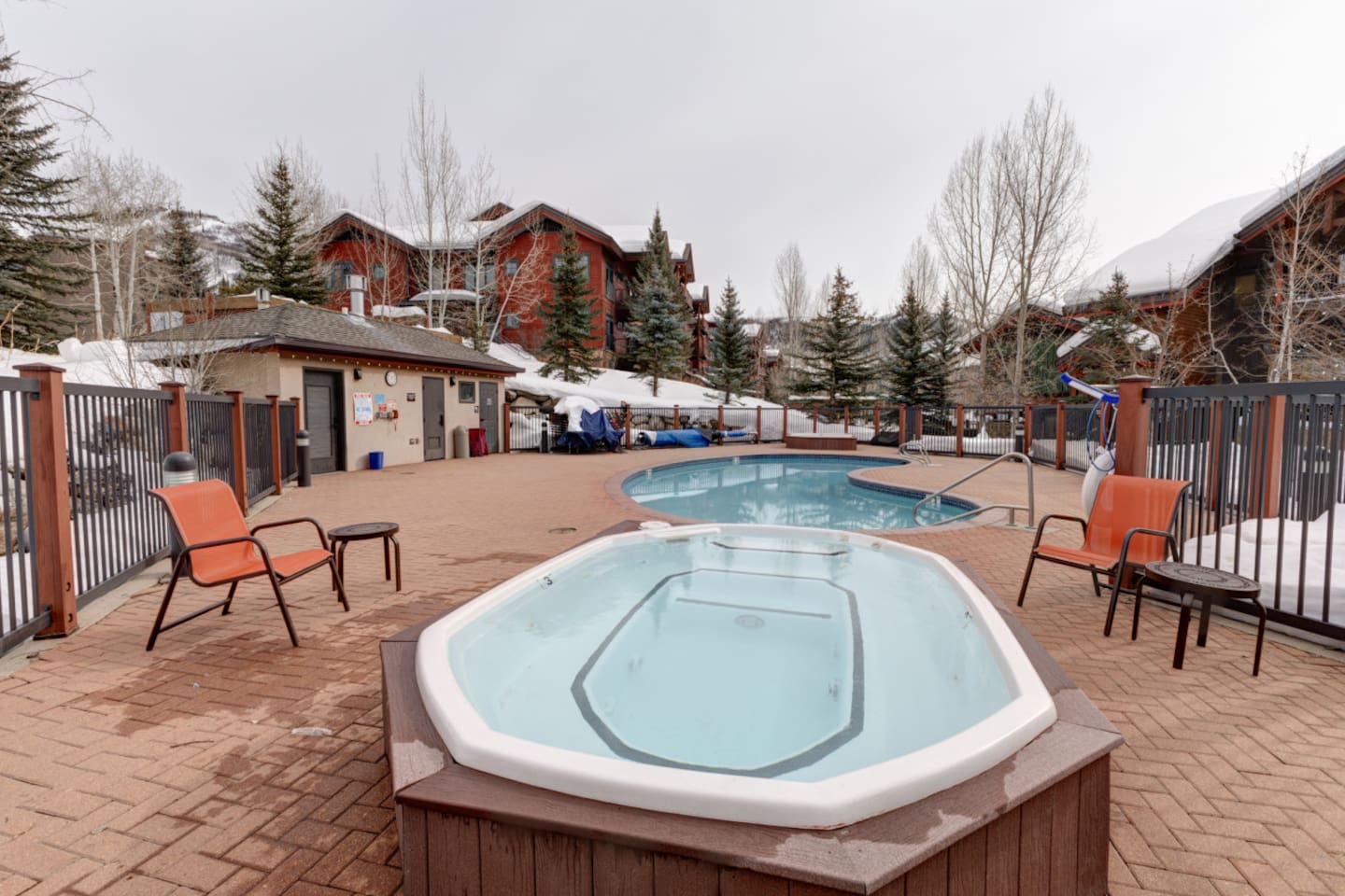 Hot Tub and Heated Pool