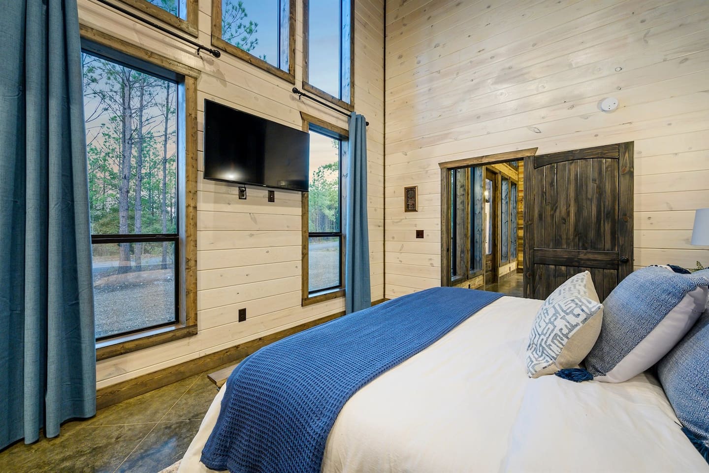 King Suite 2 with Ensuite Bath