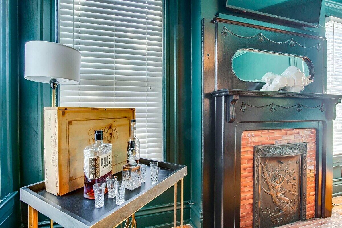 The massive historic Bonnycastle Villa is within walking distance of some of the area's best boutique shops and local restaurants. Dining room, bourbon tasting, and game room.