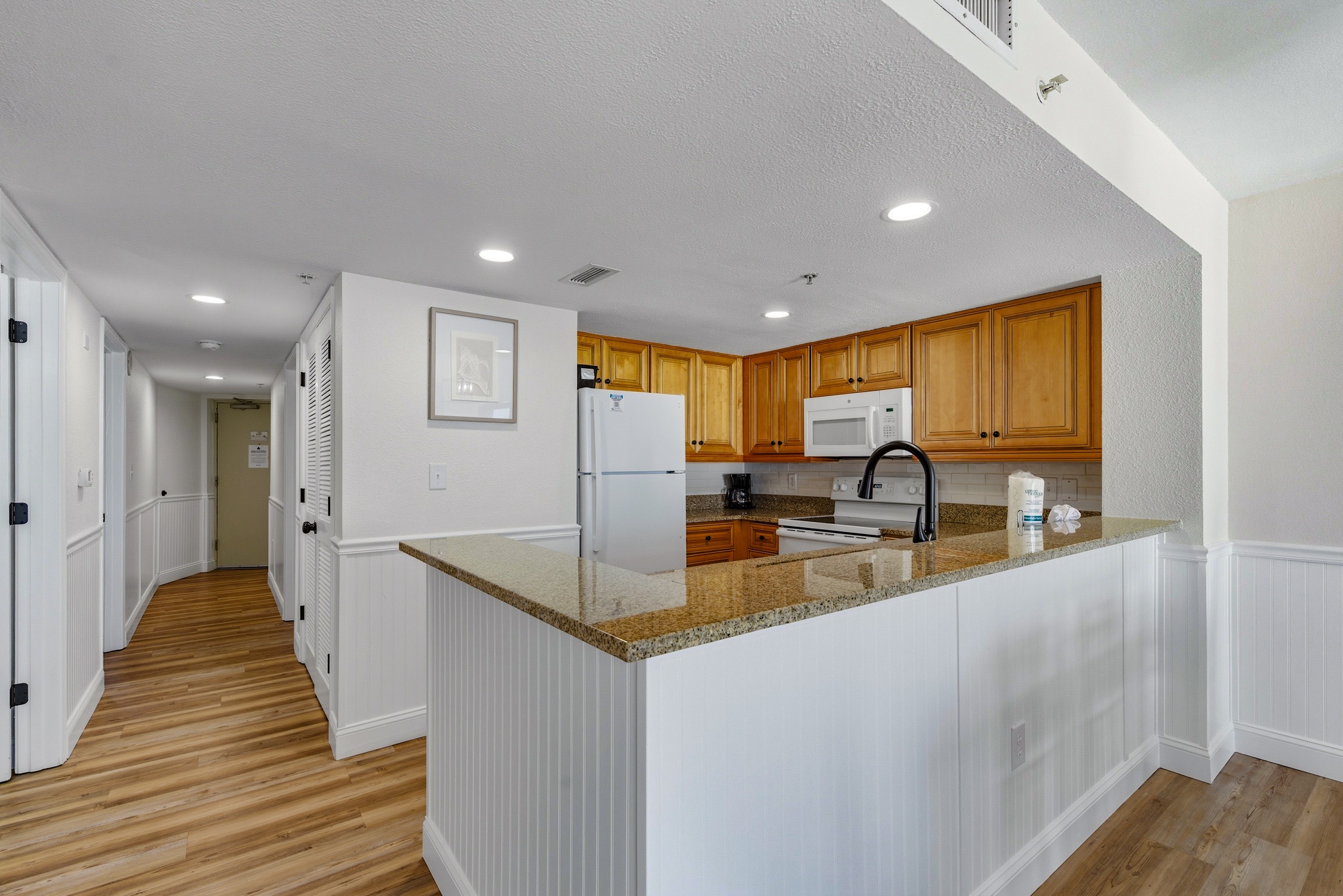 Kitchen with breakfast bar