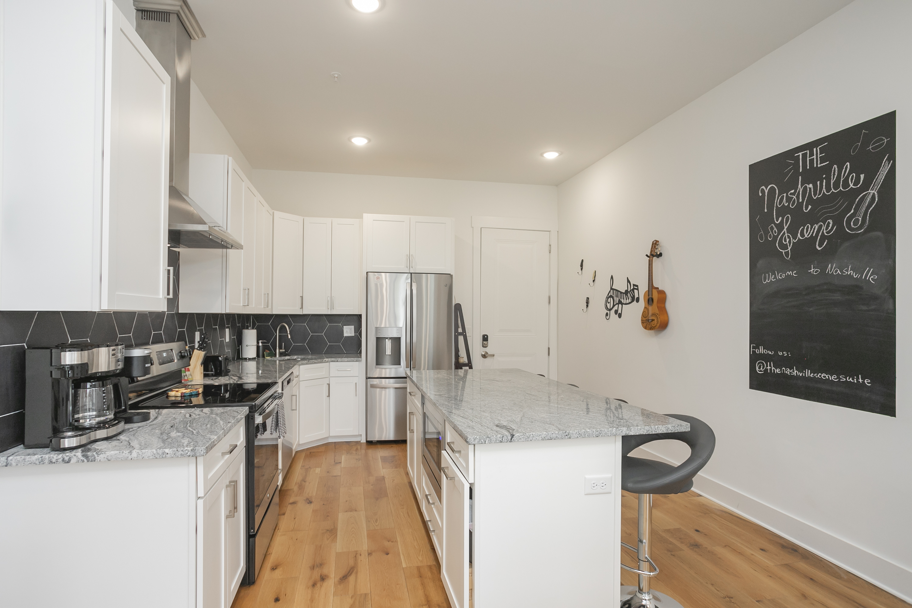 Another view of the fully stocked kitchen at The Nashville Scene Suite. And please leave us a fun message of the favorite part of your stay on the chalkboard before you leave!