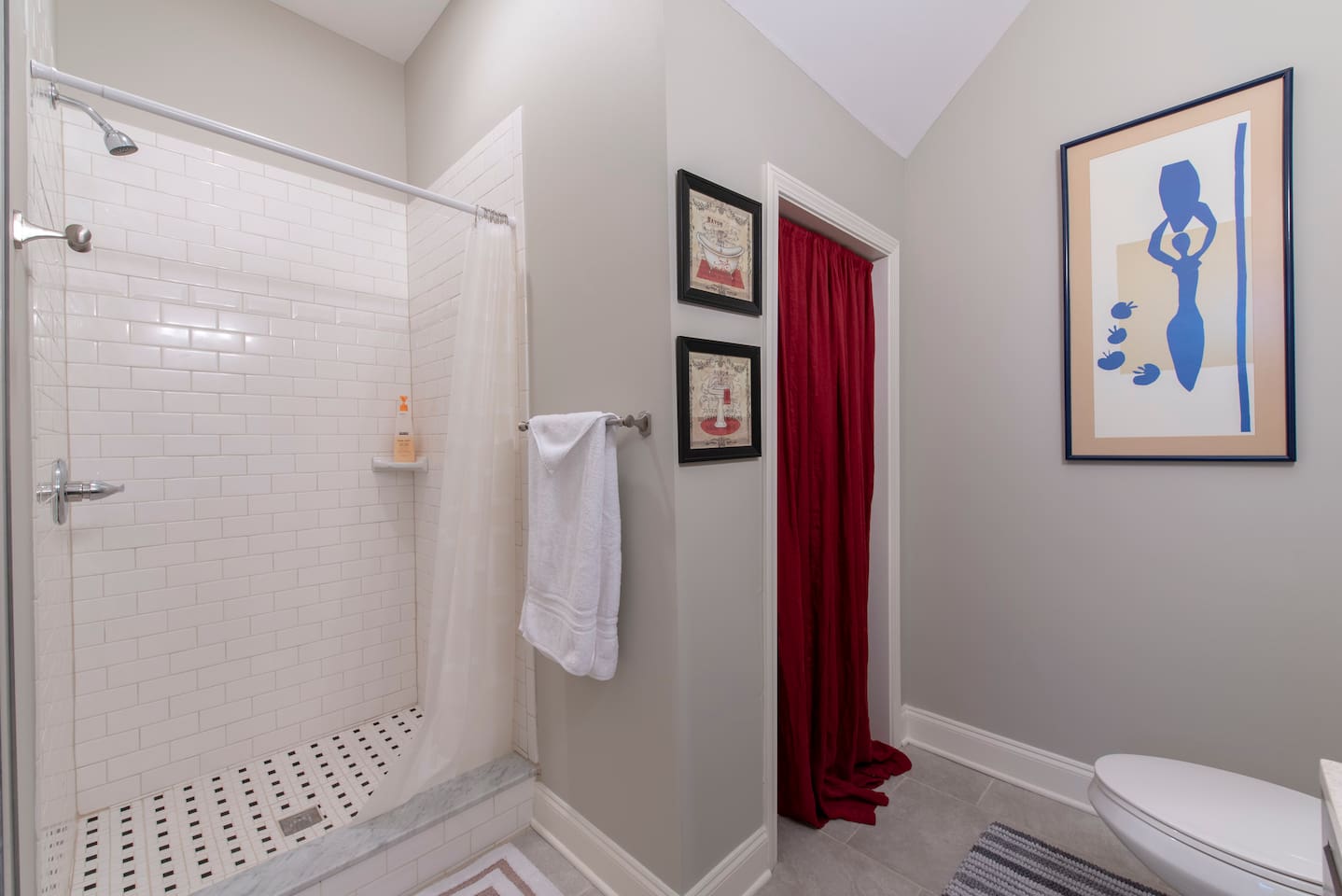 Full bathroom #1 off the kitchen