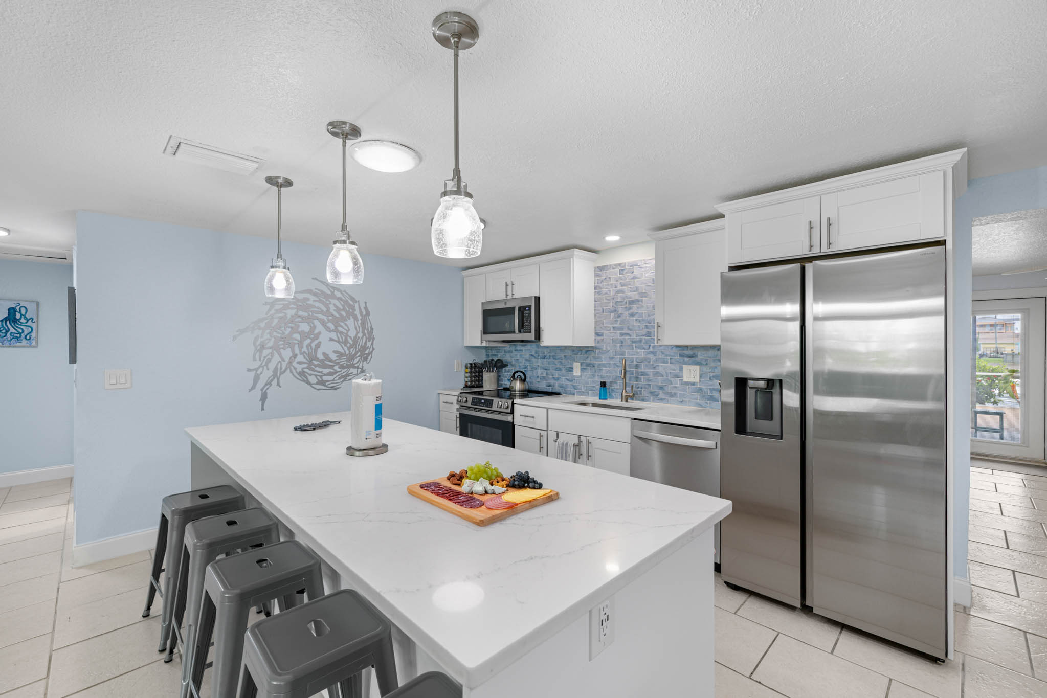 Waterfront/5BR w/HEATED Pool/Kayaks & Ping-Pong 5