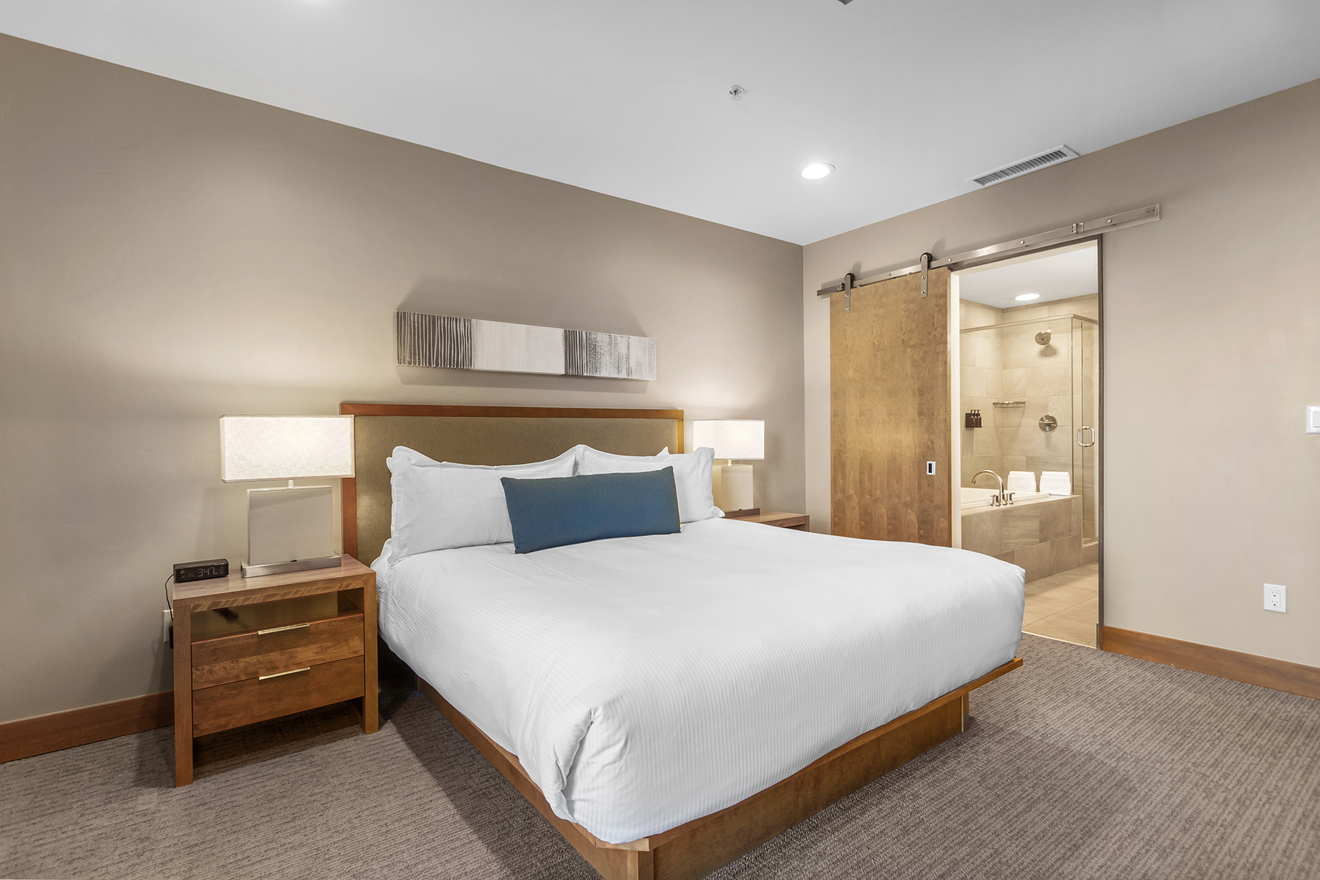 Master bedroom with unseuite