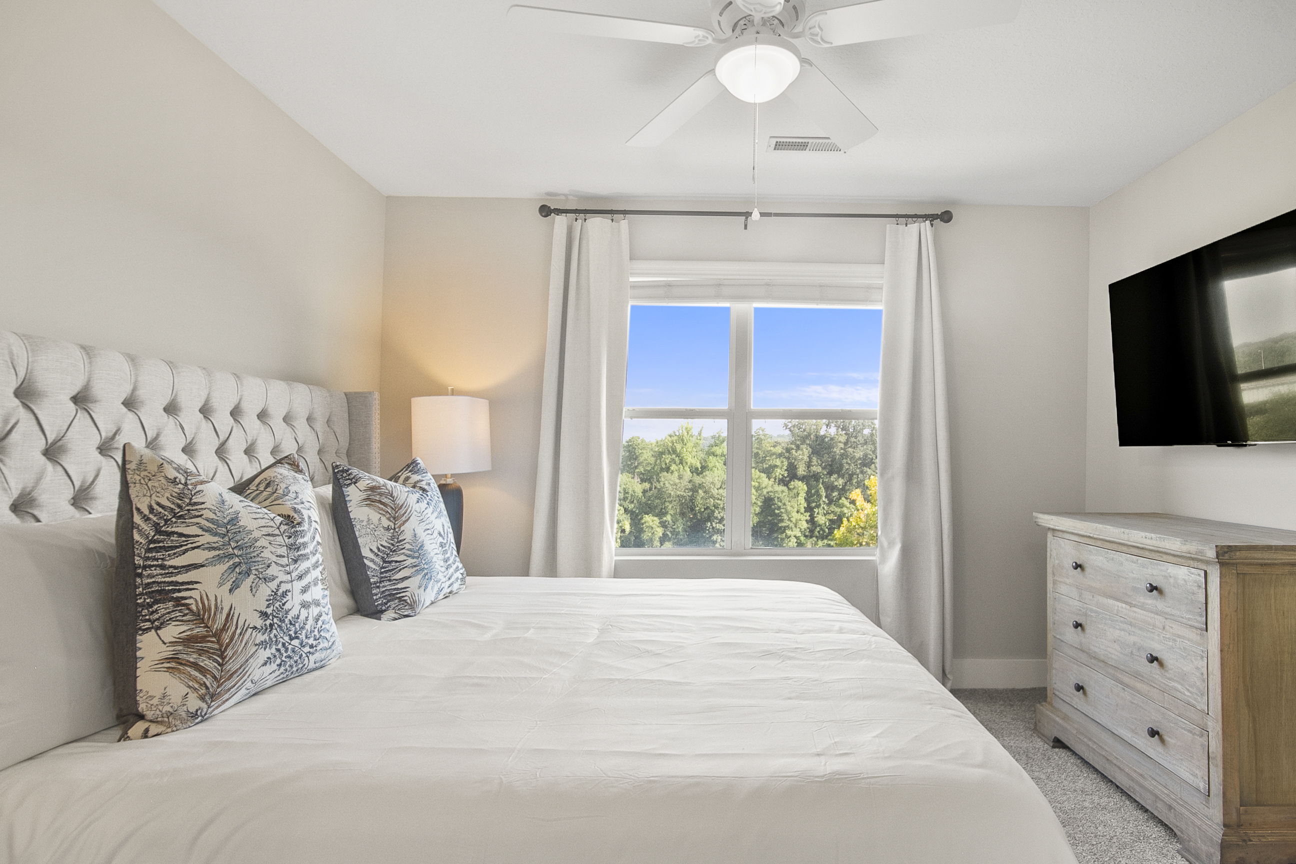 King Bedroom 1