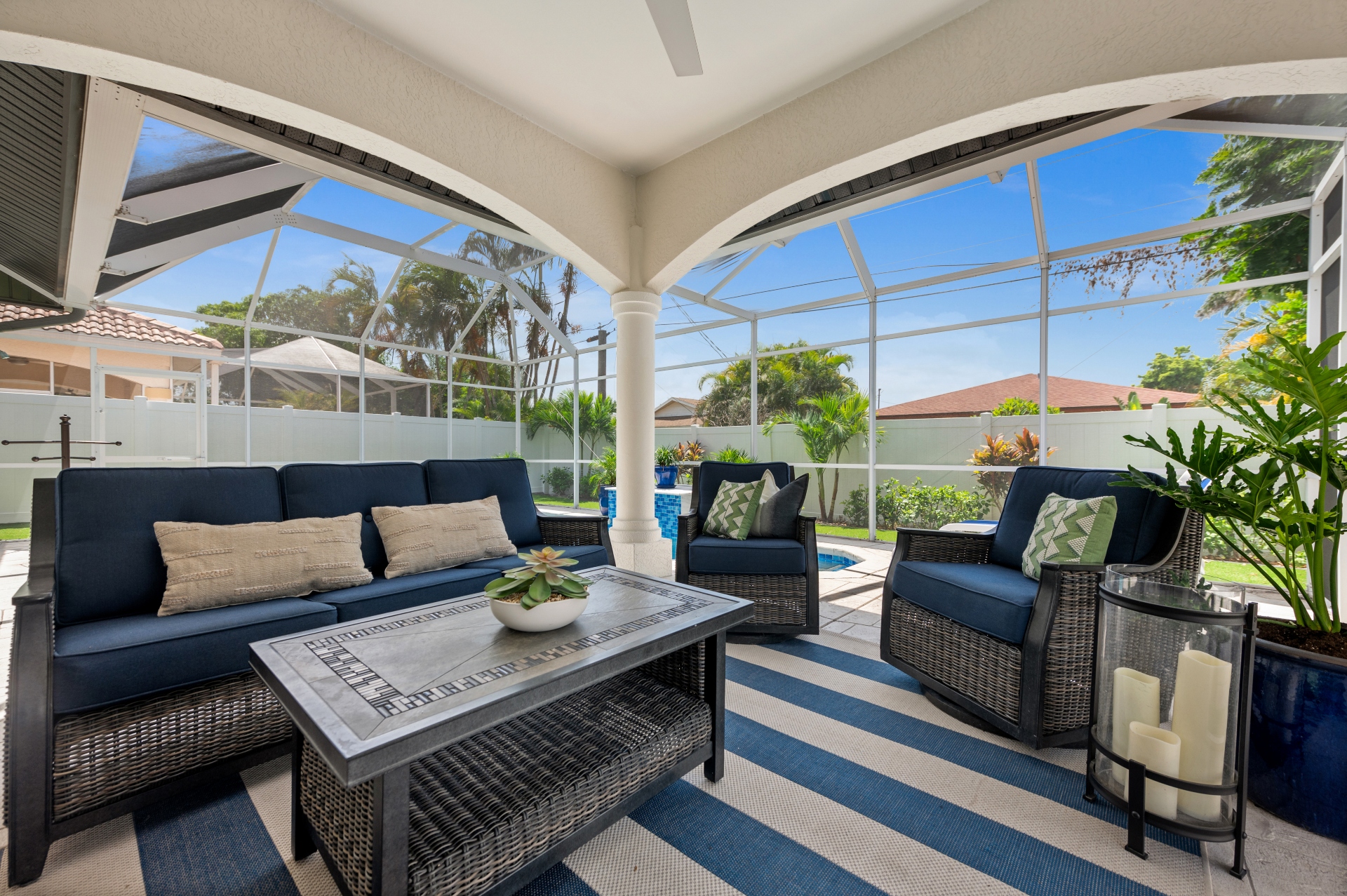 Heated Pool w/ Outdoor Seating *SMART TV OUTSIDE
