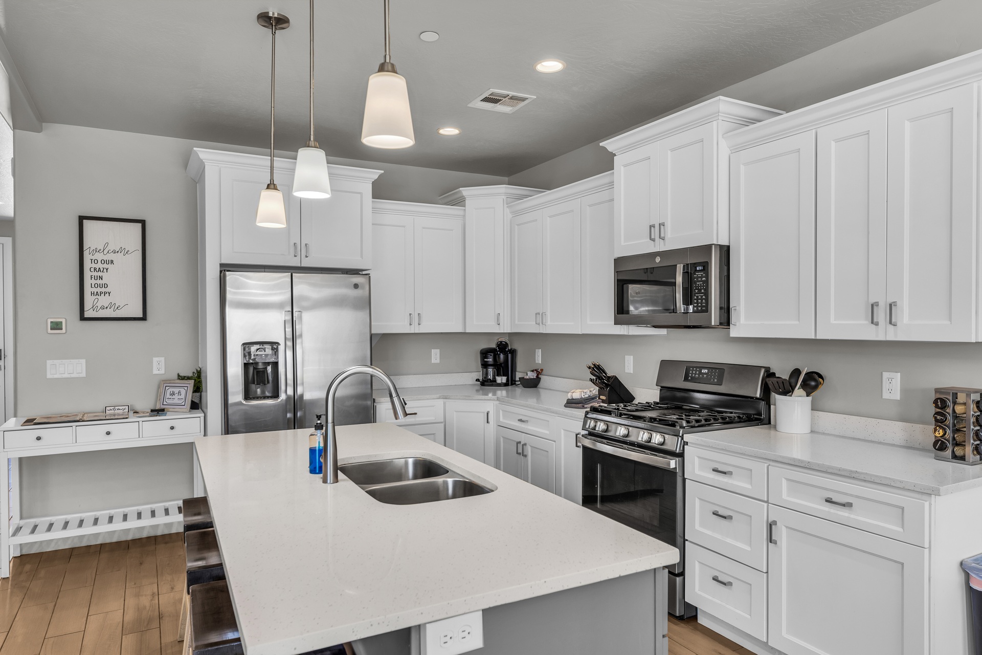 Fully stocked chef’s kitchen