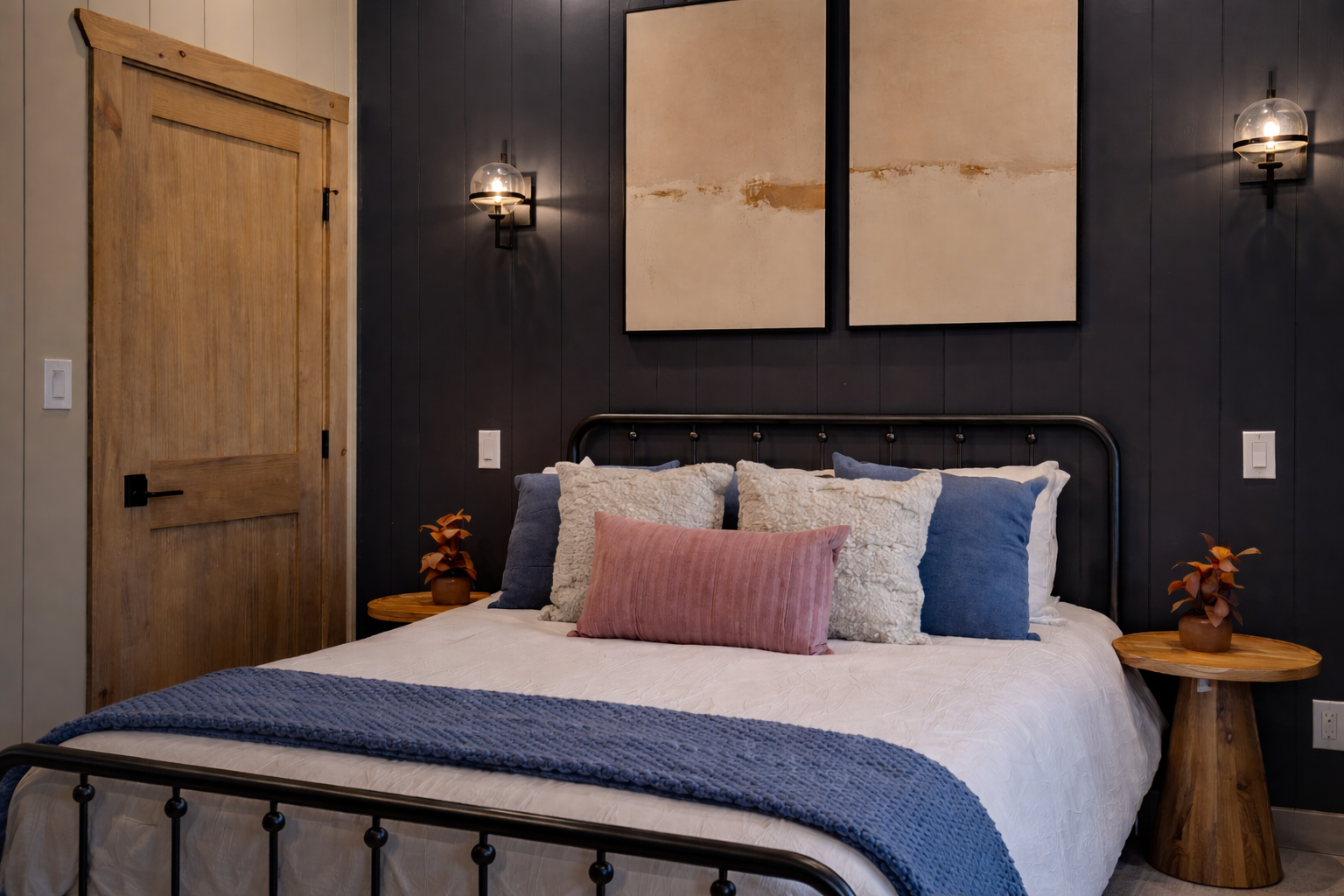 Queen suite with ensuite bath