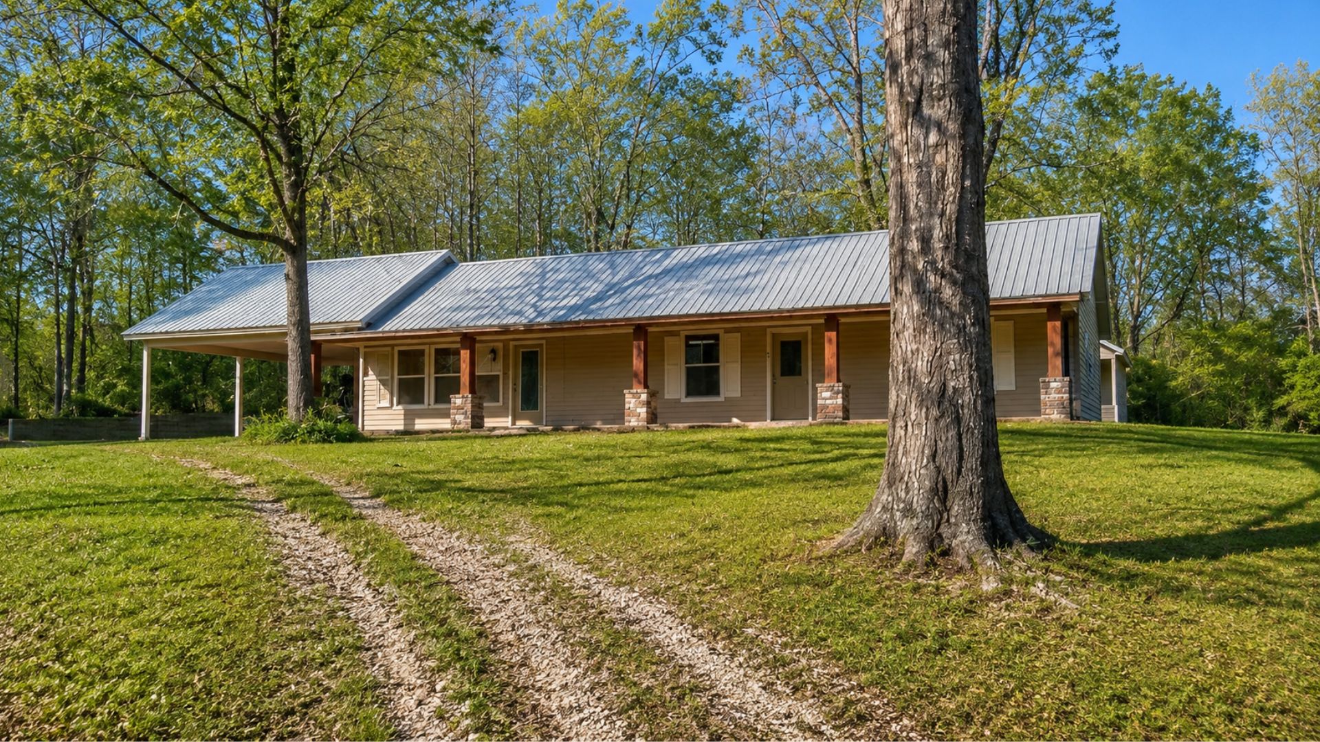 Plenty of Parking with our half circle drive, 2 car covered carport with an additional uncovered parking spot. For our mid-long term guests, we do have additional parking if you are traveling with equipment or a van/truck.