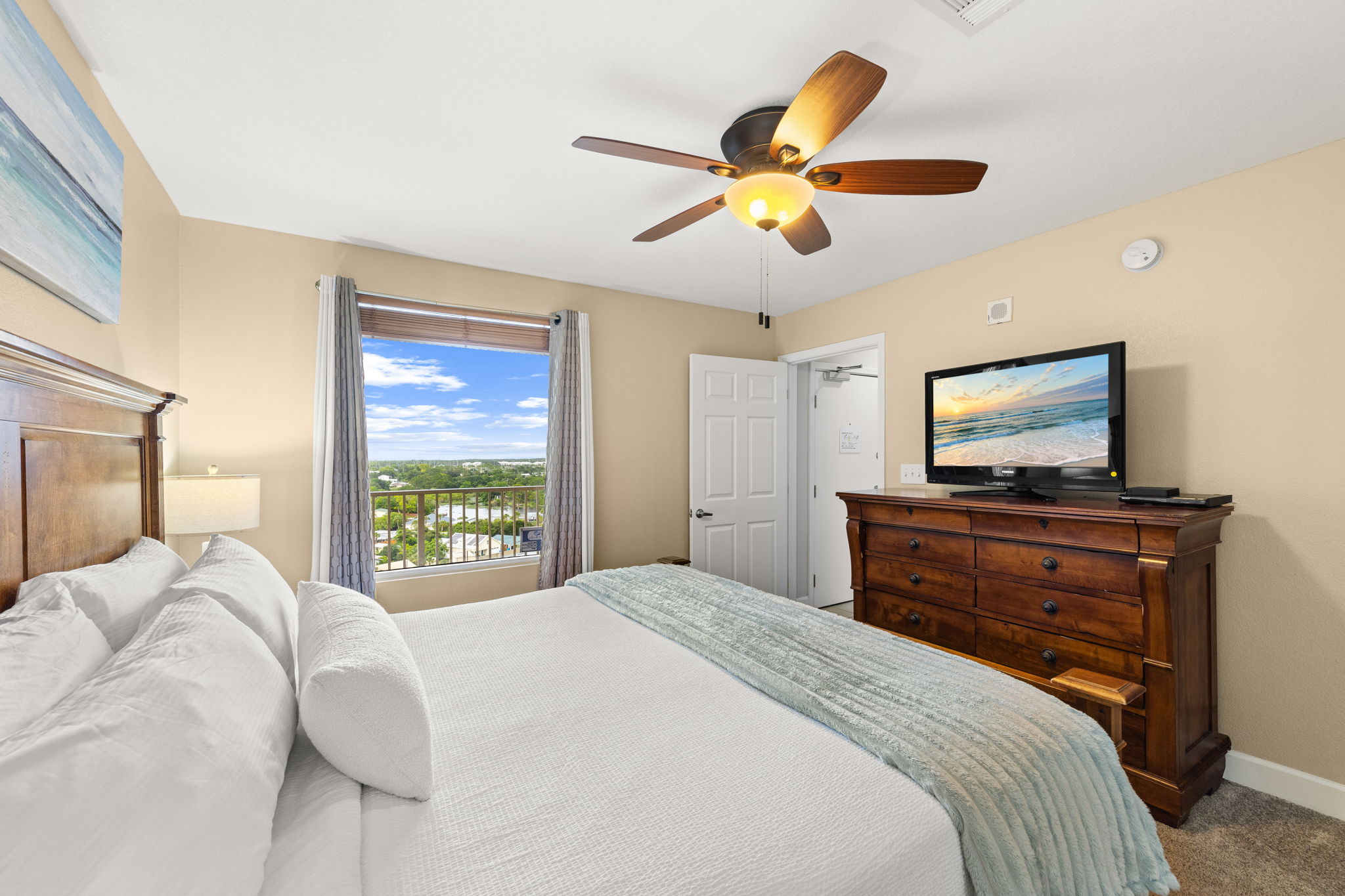 Ceiling Fan | Flat Screen TV | Pack n Play