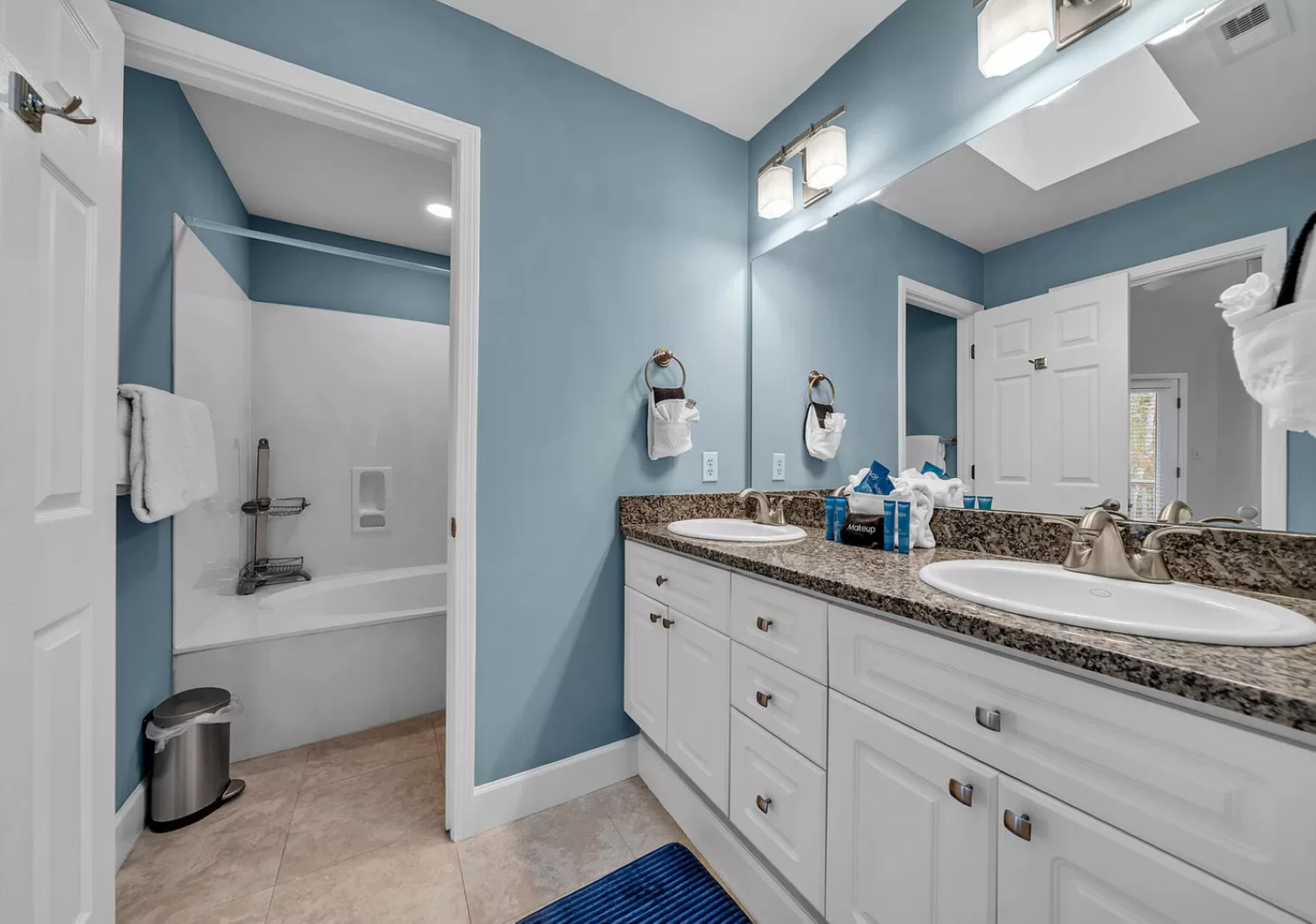 To make your stay as hassle-free as possible, towels and toiletries are provided. This means you don't have to worry about packing or purchasing these items during your trip.