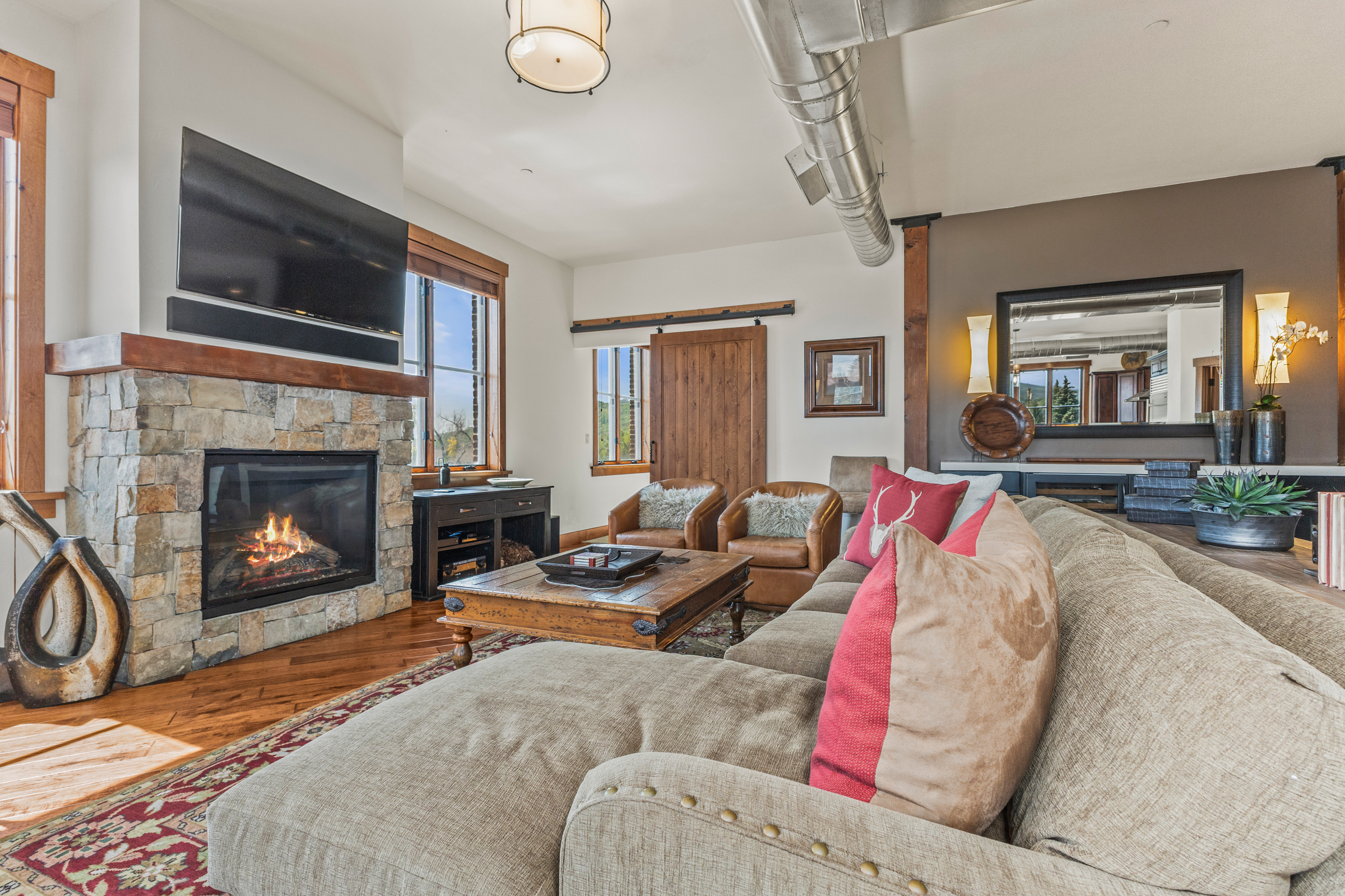 Living Room | Gas Fireplace