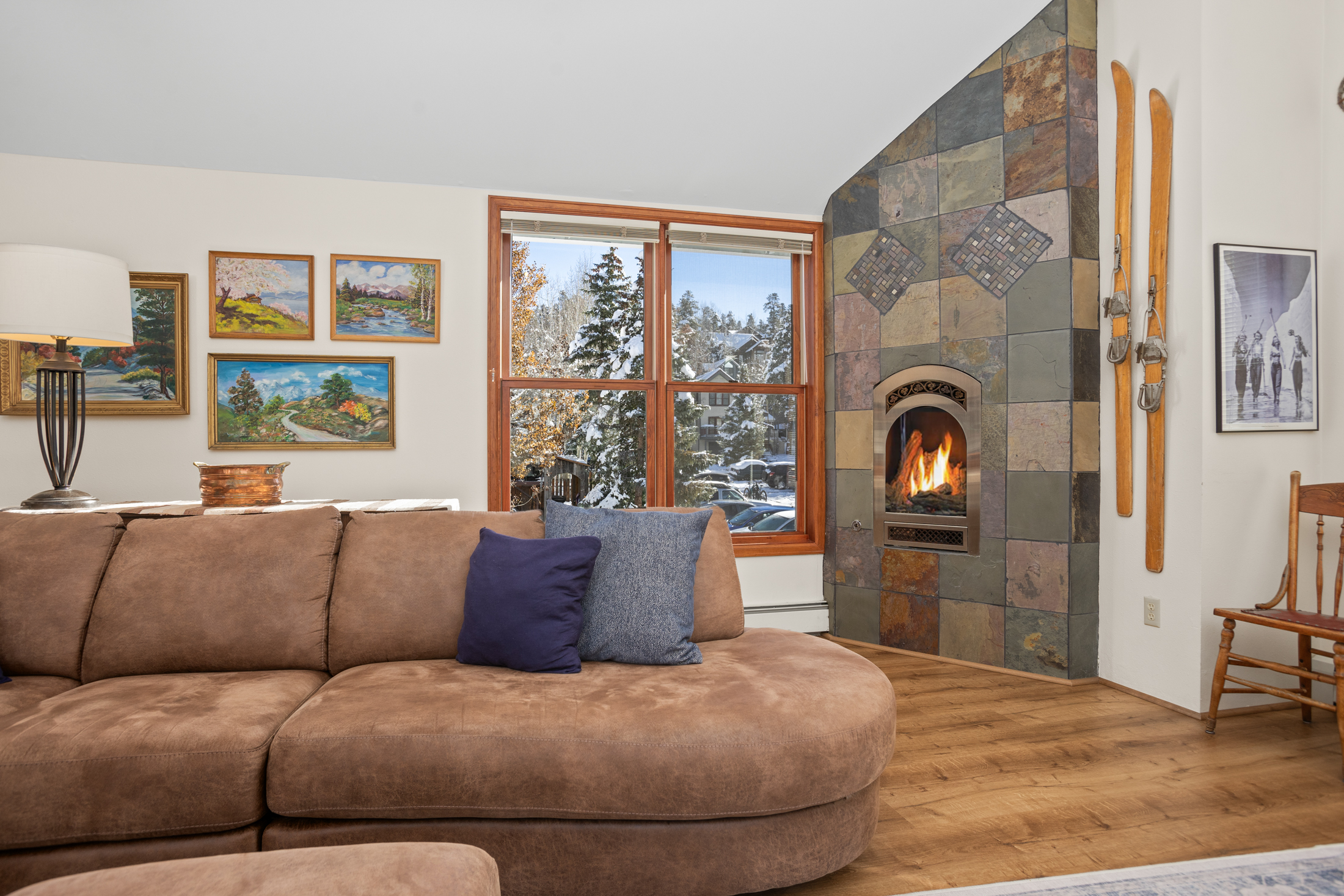 Living Room w/ Gas Fireplace