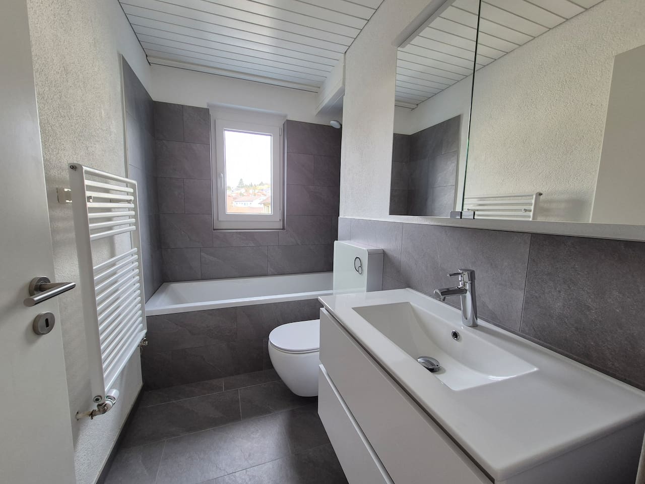 Bathroom 1: Shower / bathtub, WC, sink, hairdryer and storage space.