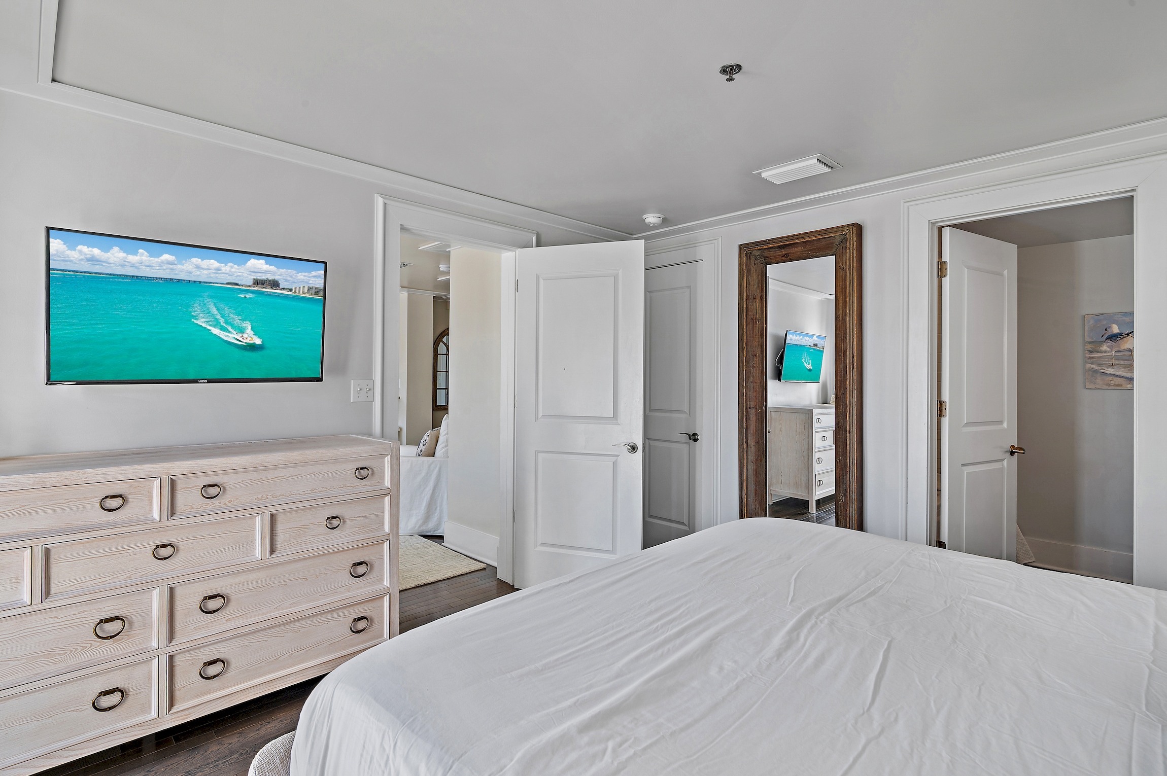 Walk in closet and ensuite bath.