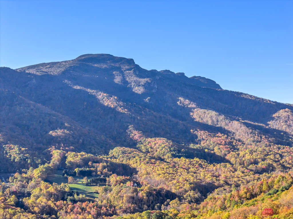 Fall @ WishYouWereHere7Devils is what Leaf Peeping dreams are made of! These October 2025 photos & videos were incredible!