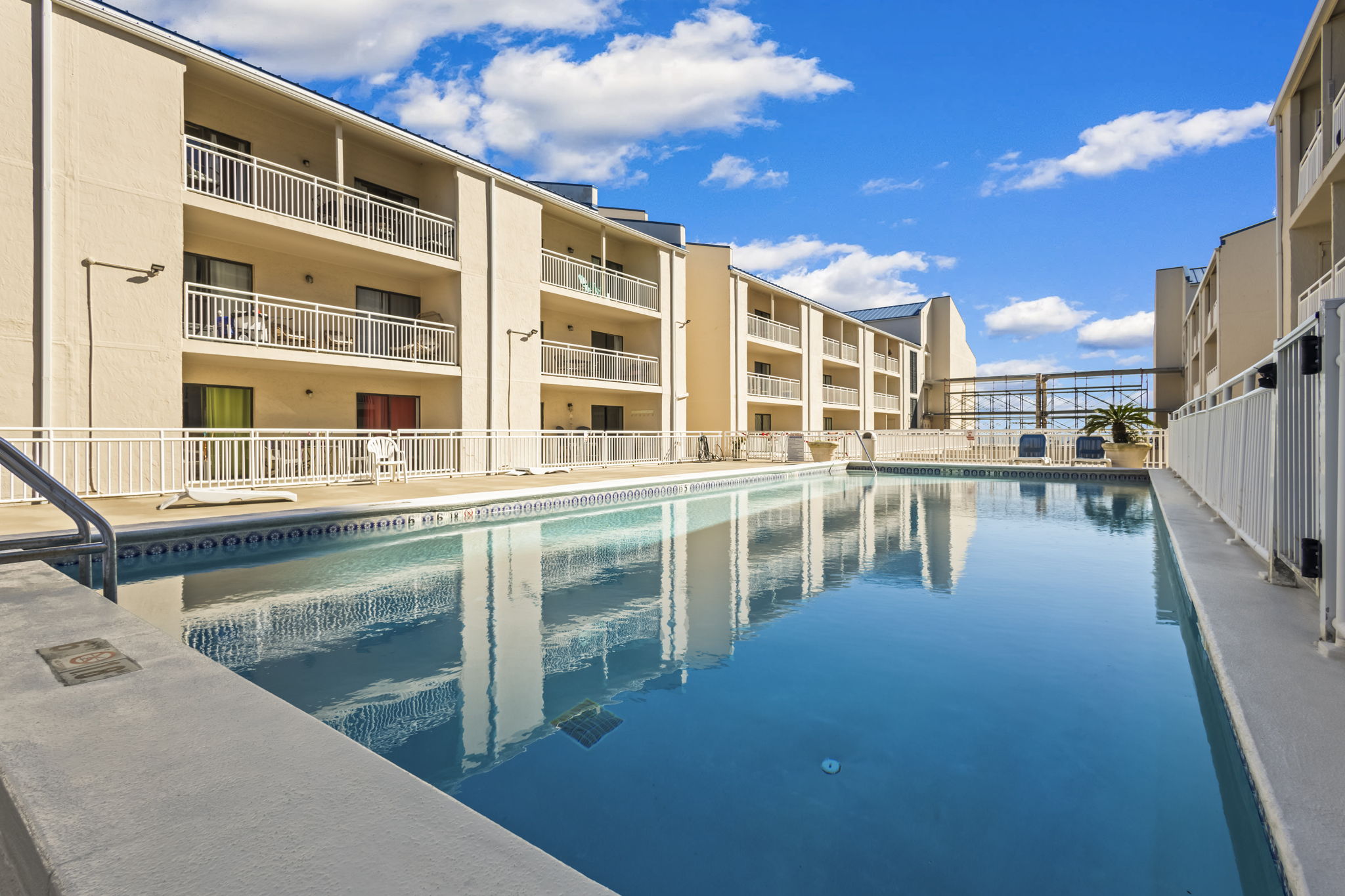 1st floor pool