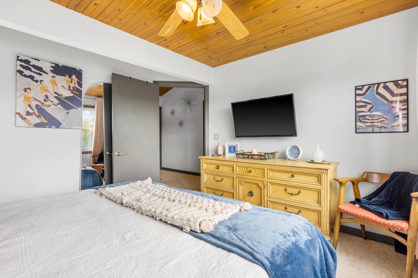 Upstairs king bedroom
