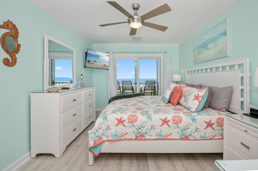 Primary king bedroom with the same awesome views from the sliding door!