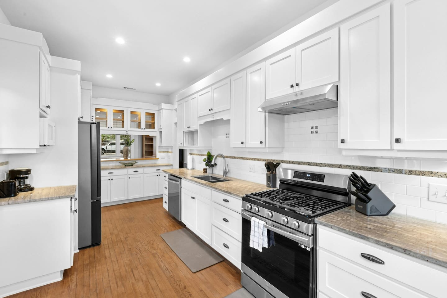 Cook, dine, and enjoy in this spacious kitchen