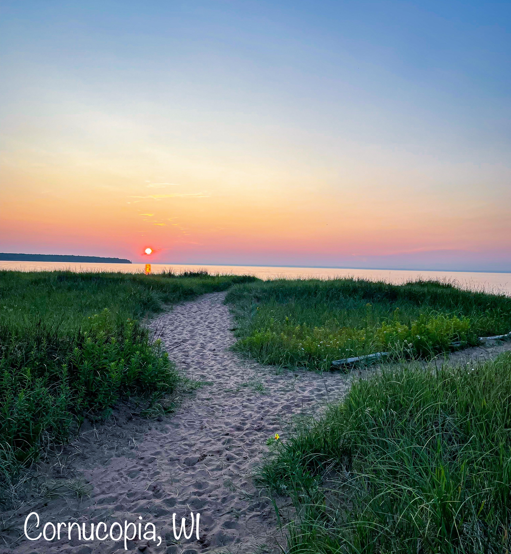 Evening sunset in Cornucopia, Siskiwit bay and Beach, 25min away from Bayfield. Popular location for local Kayak excursions to see Meyers Beach sea caves 