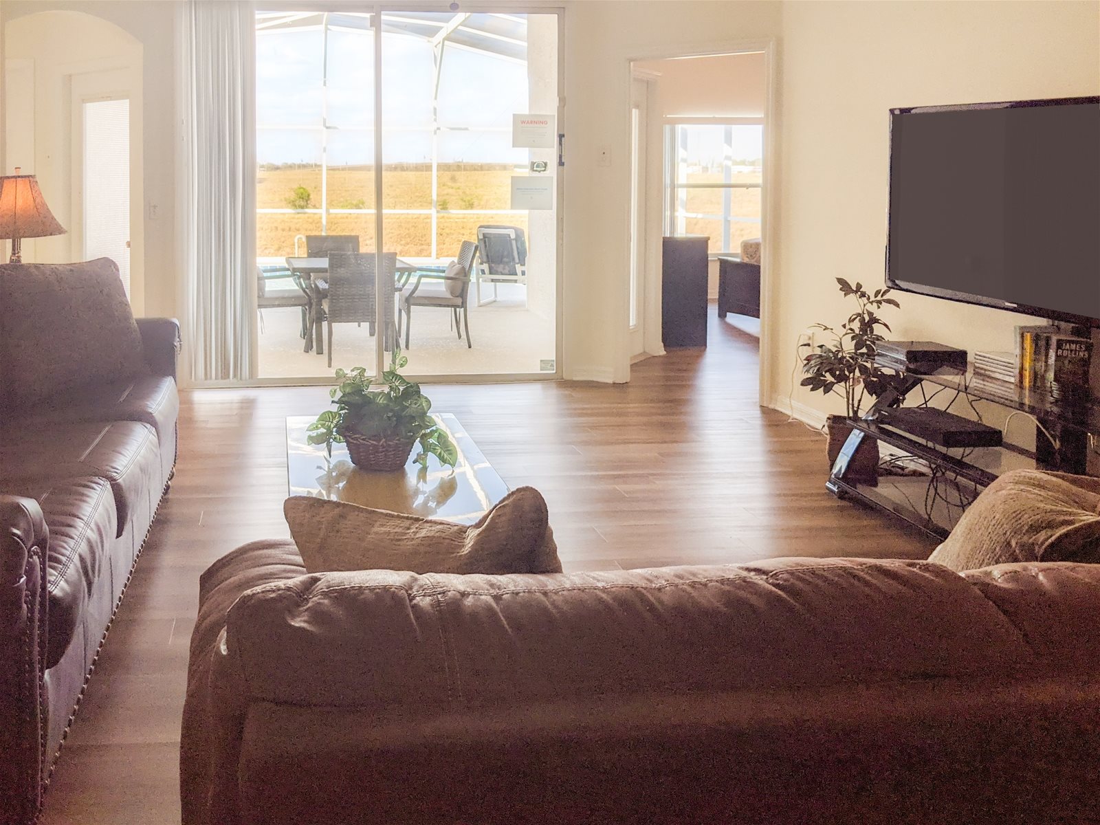 Living Room with comfortable leather sofas. Cable included!