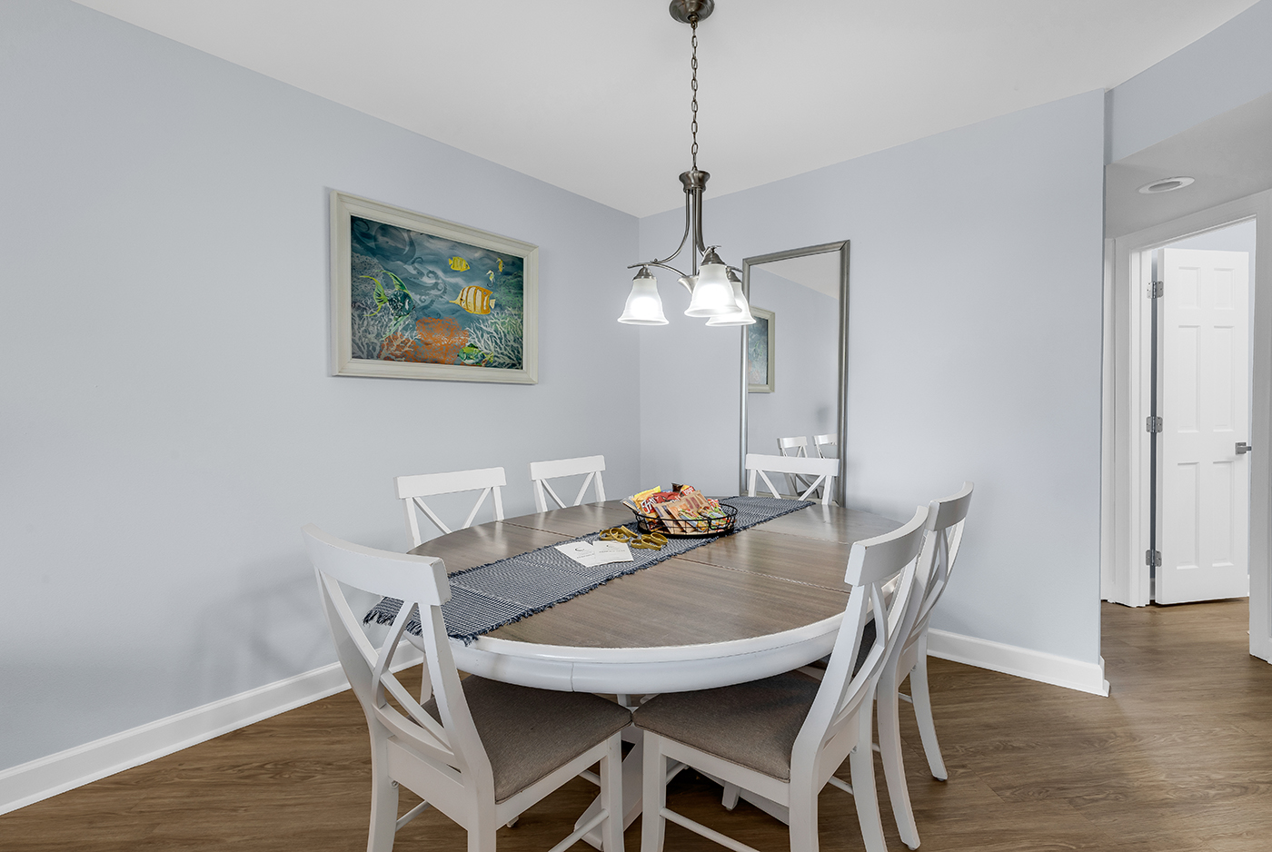 Dining Room seats 6 
