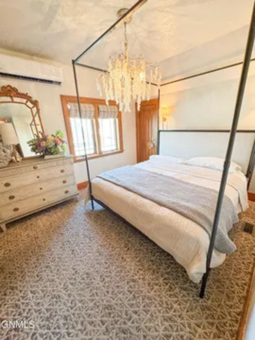 This feels like the kind of room where you can settle in and get a really restful night’s sleep.