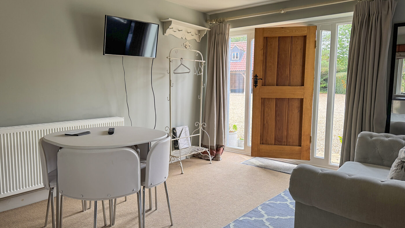 Lounge area and dining table