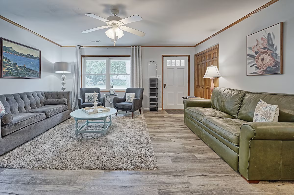 25 21st Avenue | Seas the Day | Living Room | IOP Escapes