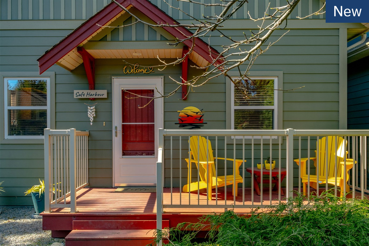 Welcome to Safe Harbour! Charming cottage near beach & resort amenities