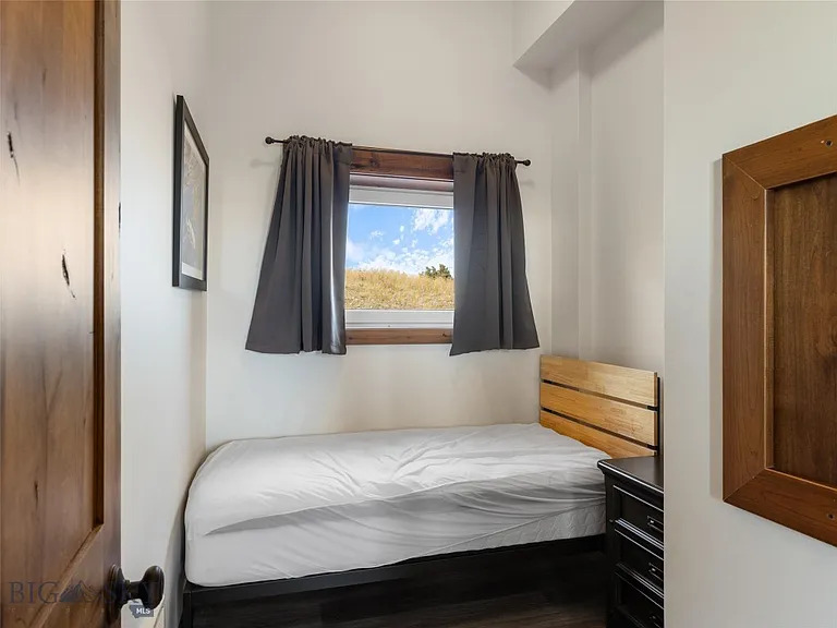 2nd bedroom features a full size bed.