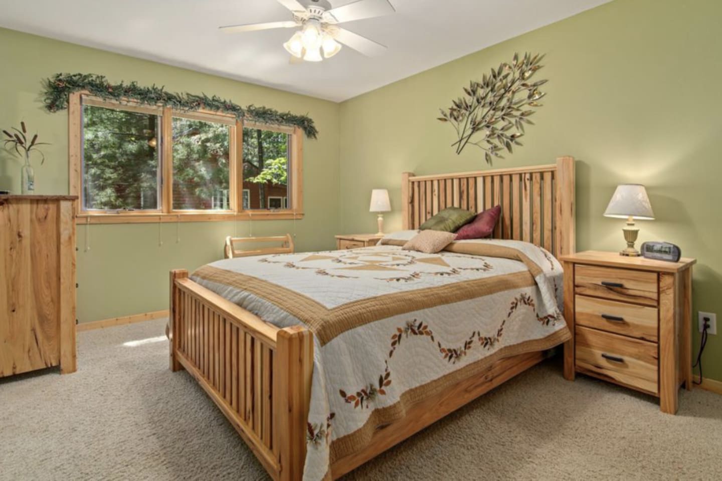 Main level master bedroom w/en suite bathroom