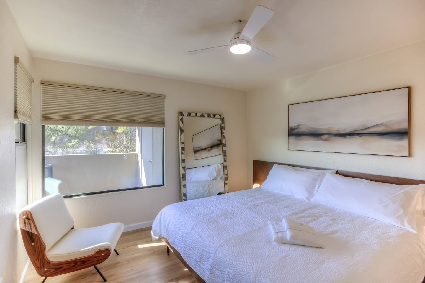 Master (King) Bedroom