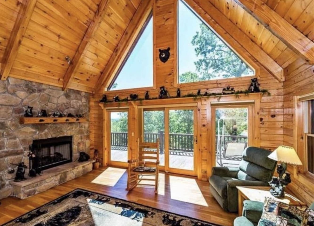 Open and spacious main area of the cabin