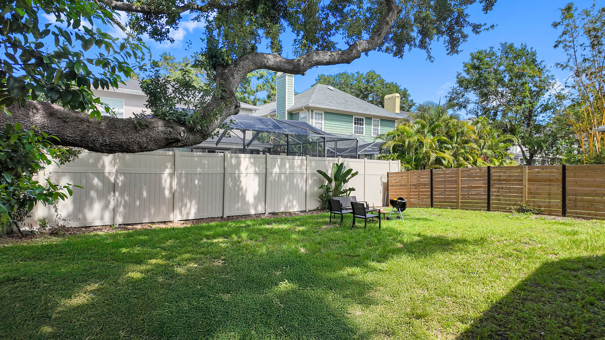 Whether you’re enjoying a casual lunch, an afternoon beer, or a starlit evening chat, this outdoor setup invites guests to slow down and savor the moment.