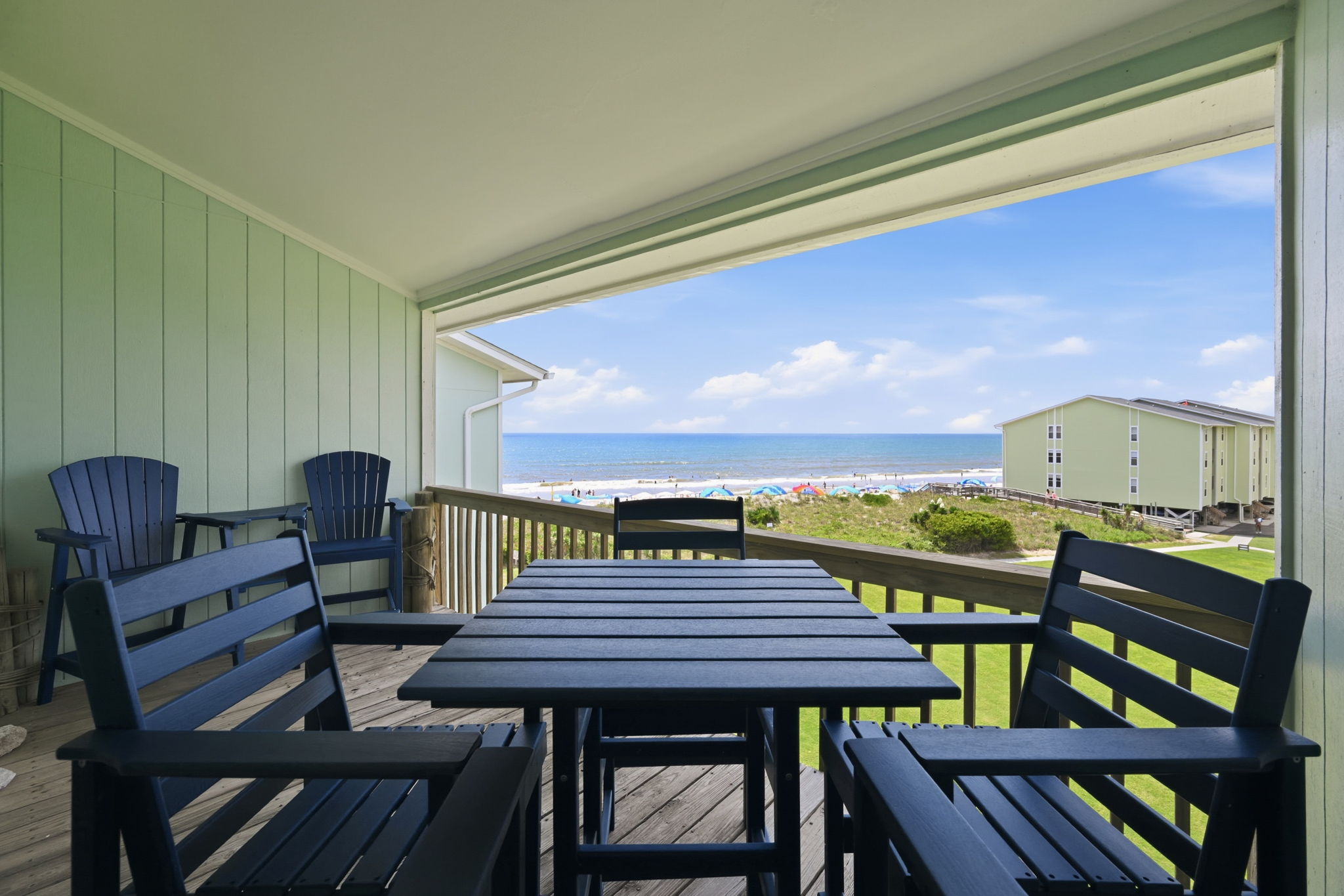 A balcony made for breezy mornings and golden sunrises.
