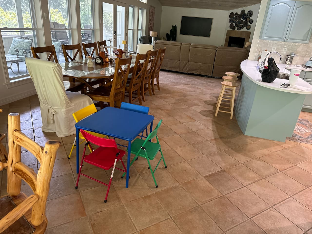 kids table and chairs available for all renters