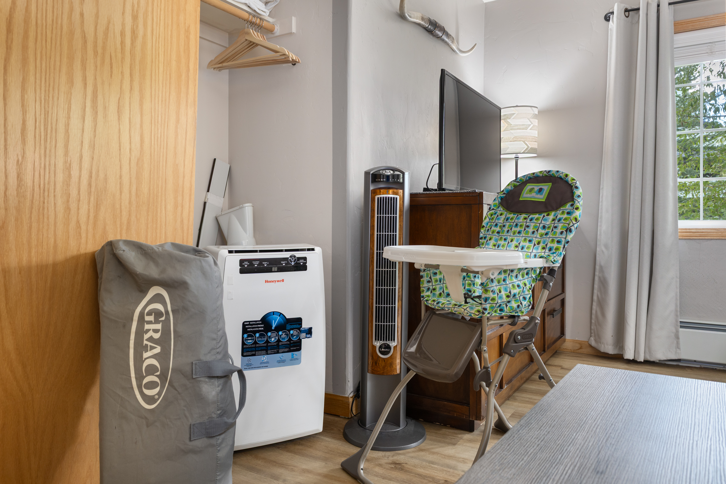 Ensuite Bedroom 2 | Pack n Play | Portable Fan | High Chair
