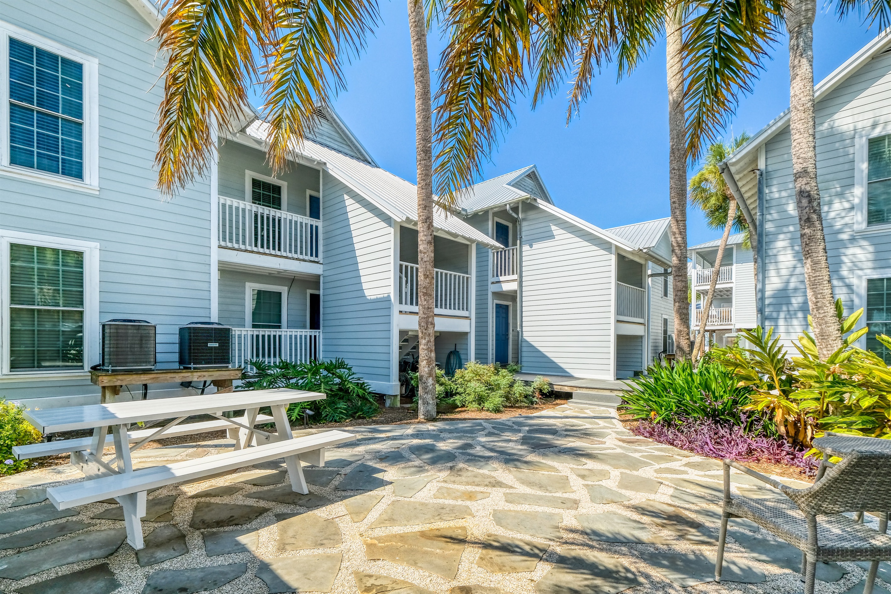 Island Place Courtyard