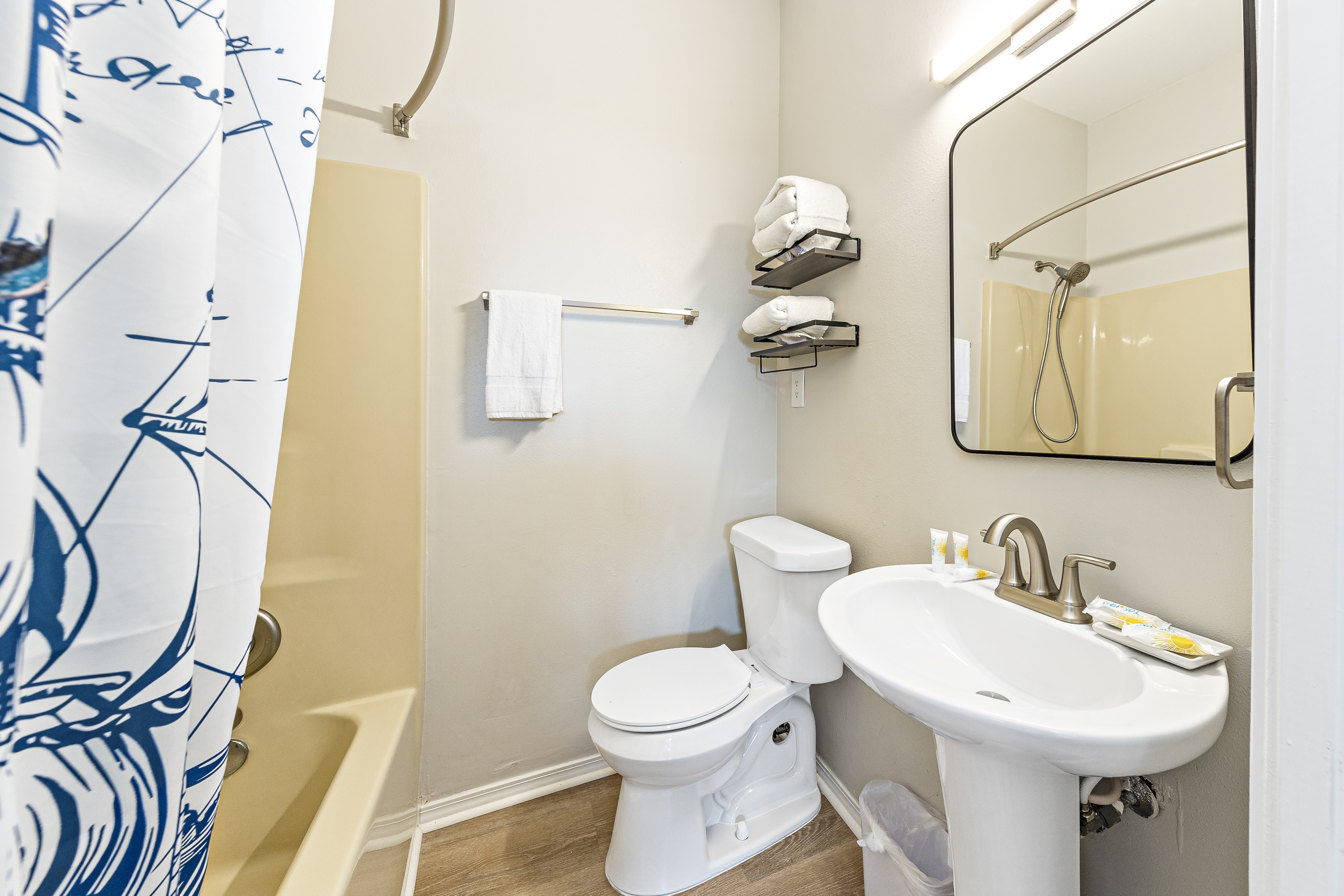 East Side Bunk Room Ensuite with convenient shower tub for the kids