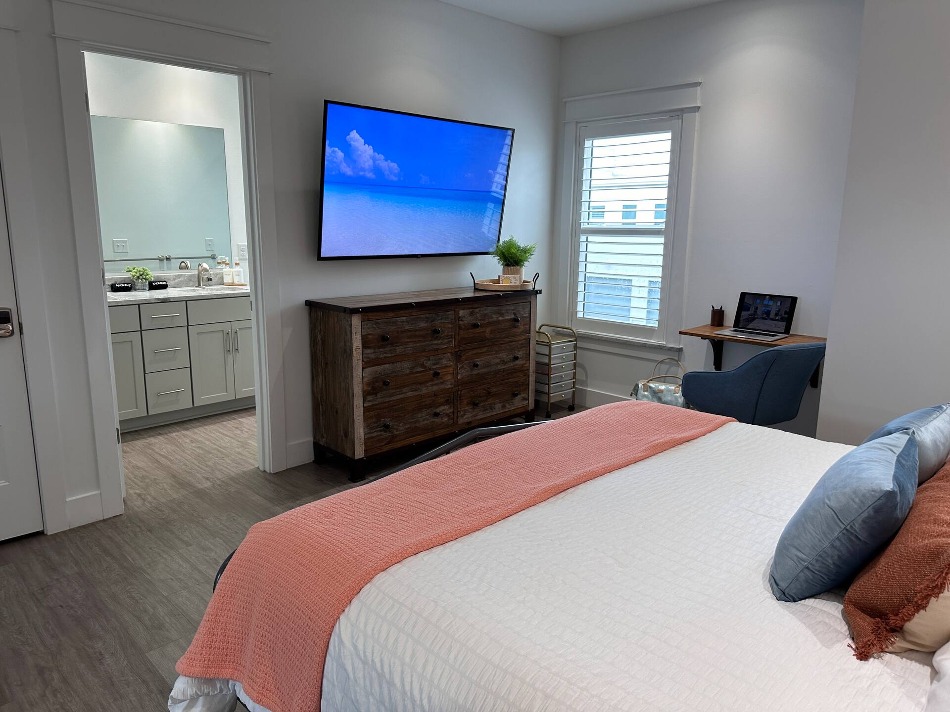 Master's King Bedroom