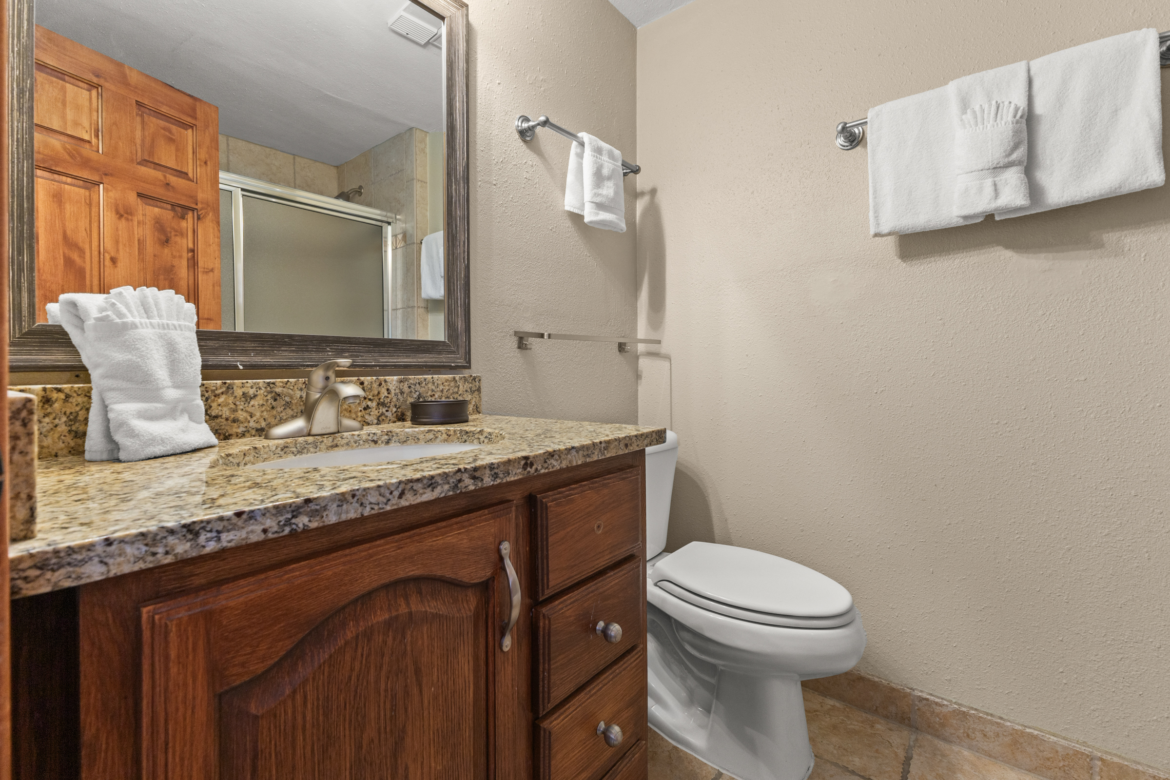 Shared Bathroom 2 | Vanity