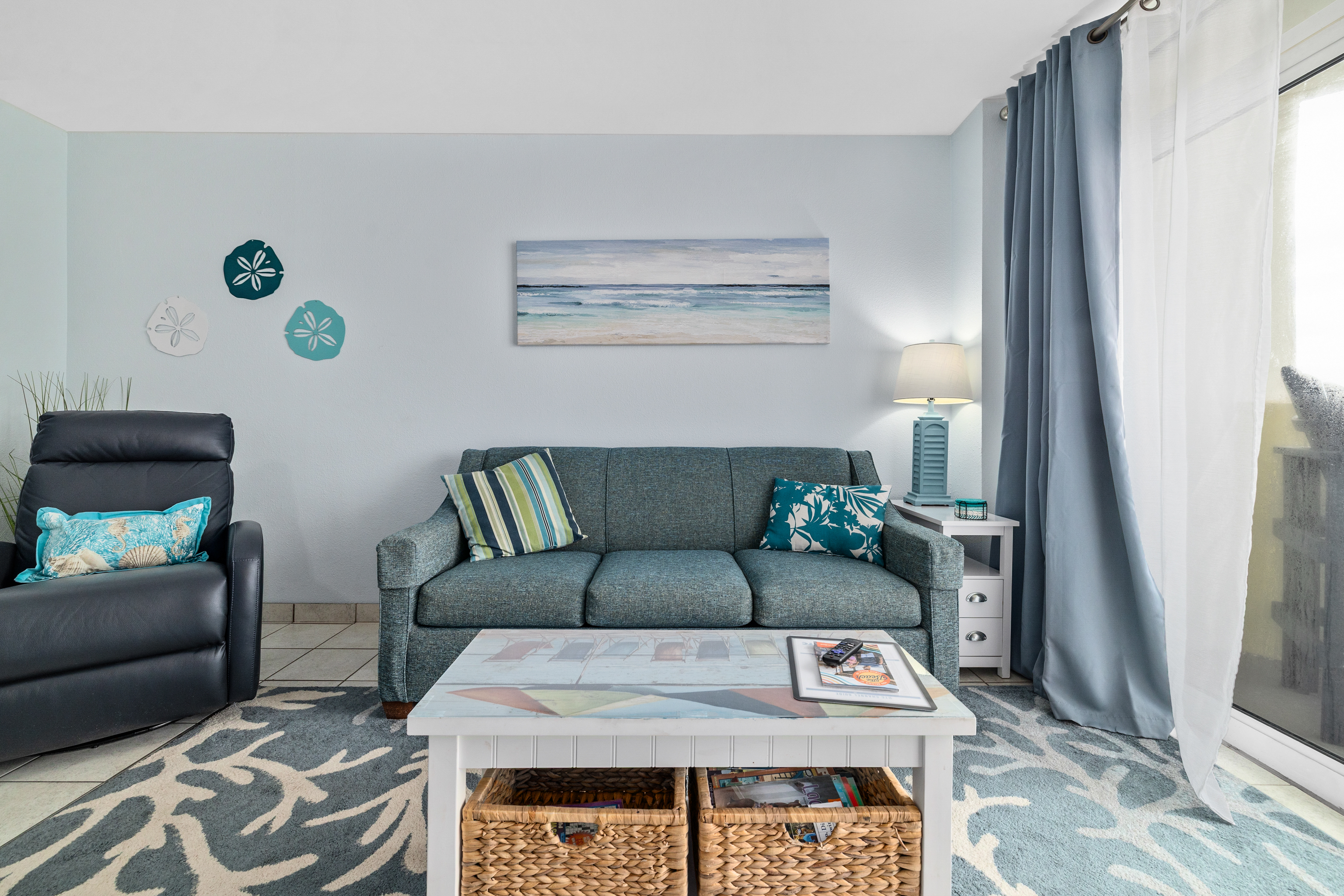 When it’s time to turn in, the couch easily converts into a comfortable sleeper sofa, adding flexible sleeping space for families or extra guests without sacrificing style or comfort.