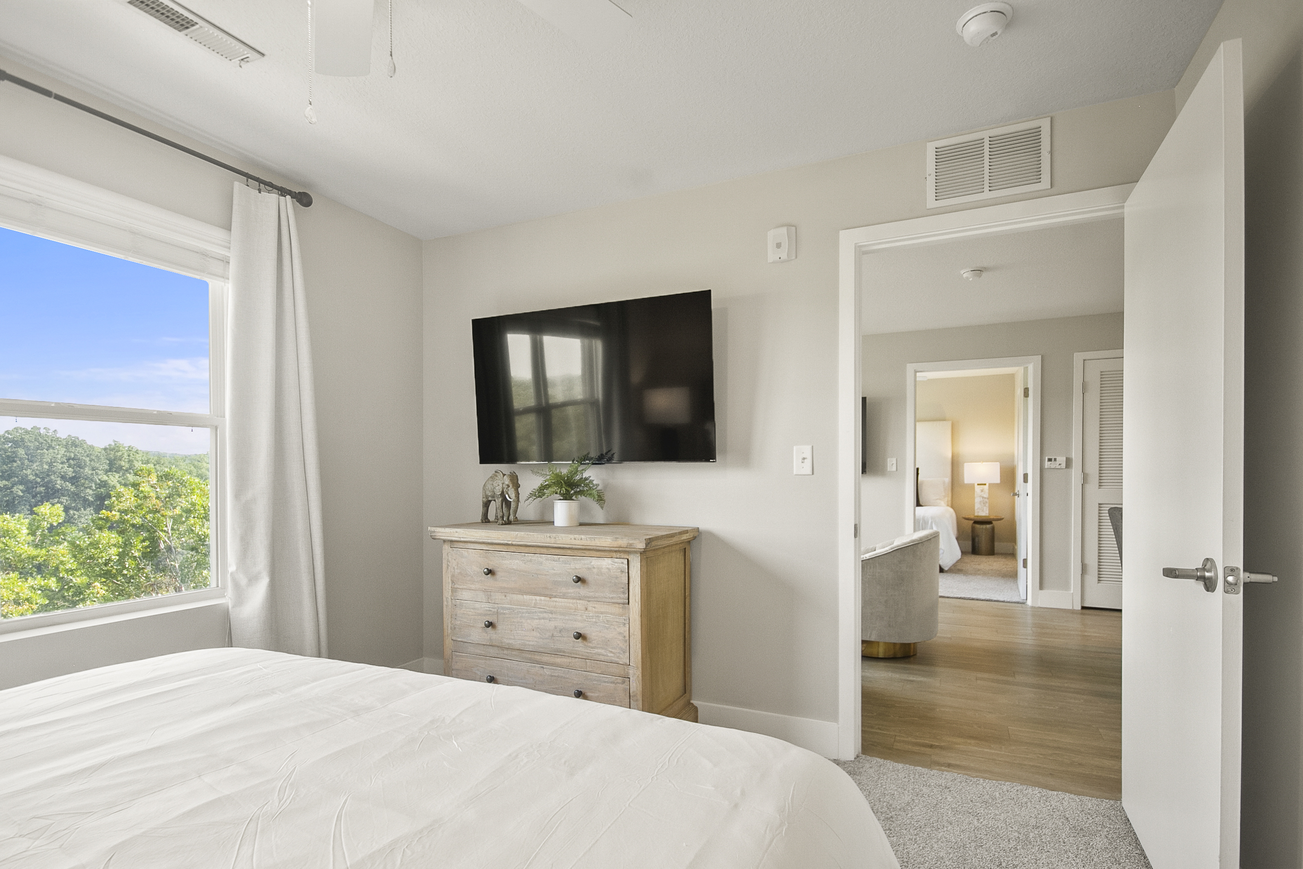 King Bedroom 1