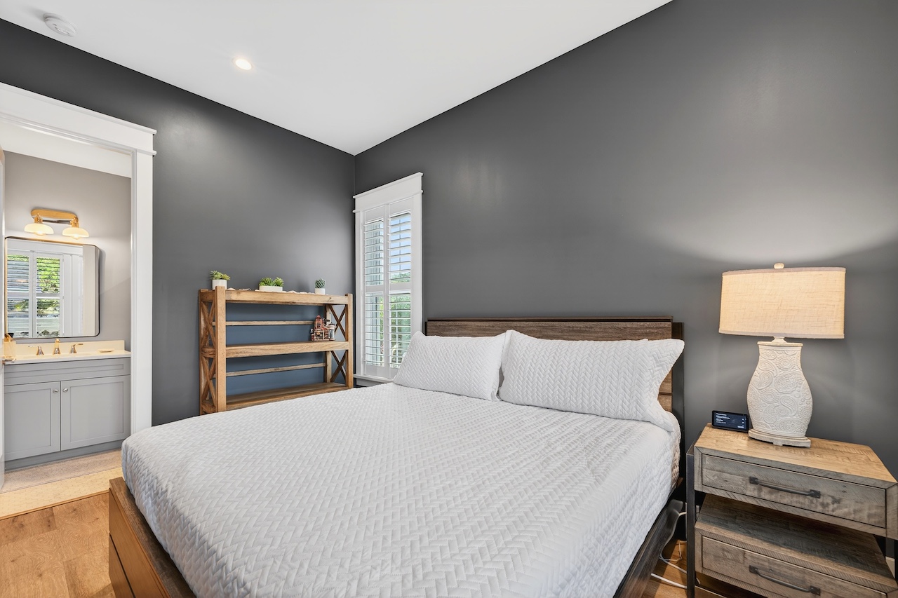 King Room  | Southern Grace | 6 23rd Ave.